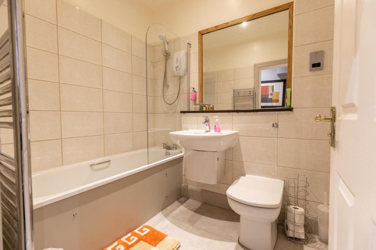 Two Bedroom Apartment Within Walking Distance To City Centre Единбург Екстериор снимка